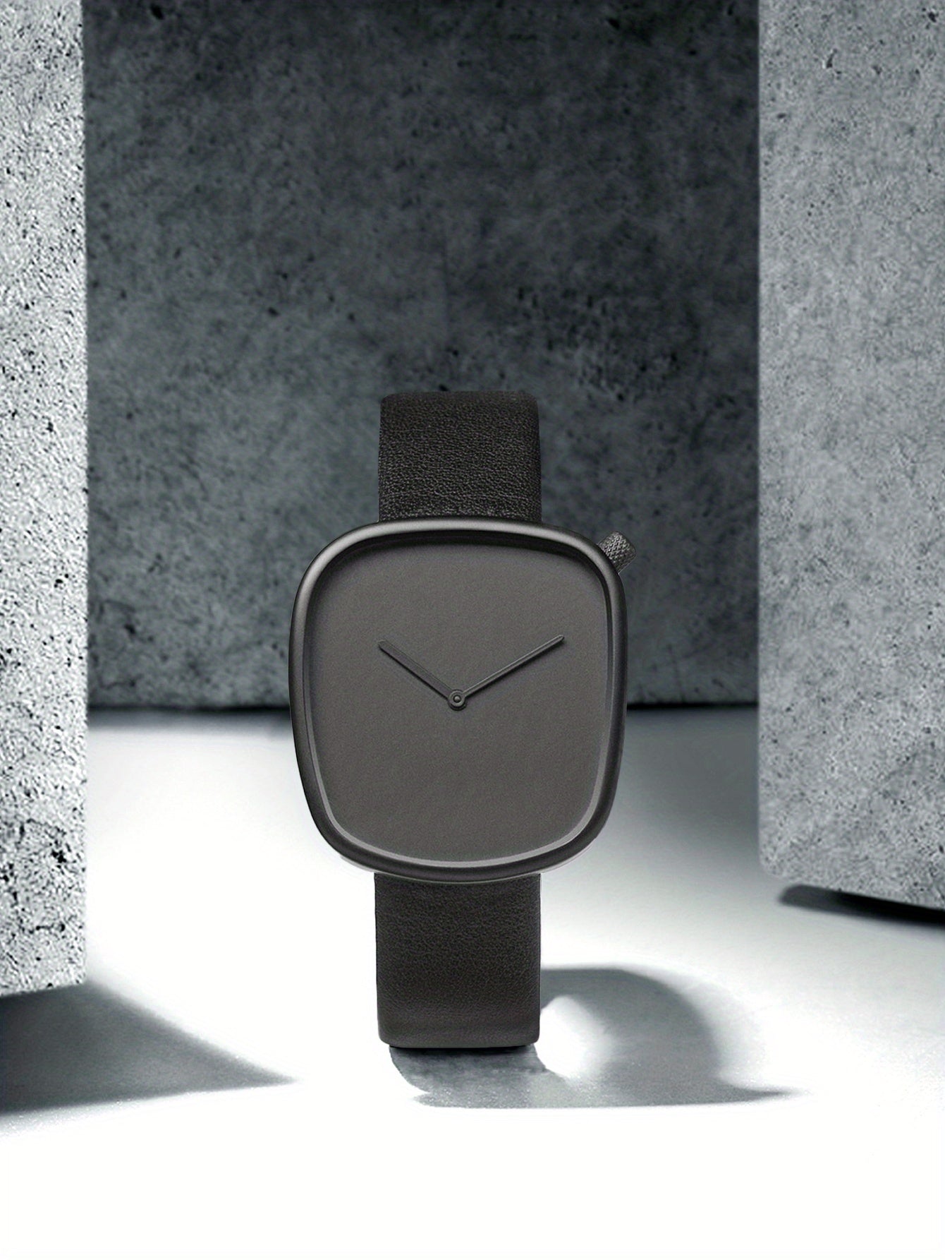 A Minimalist Square Watch With Pebble-like Design, Featuring No Scale, For Both Men And Women, With A PU Leather Strap