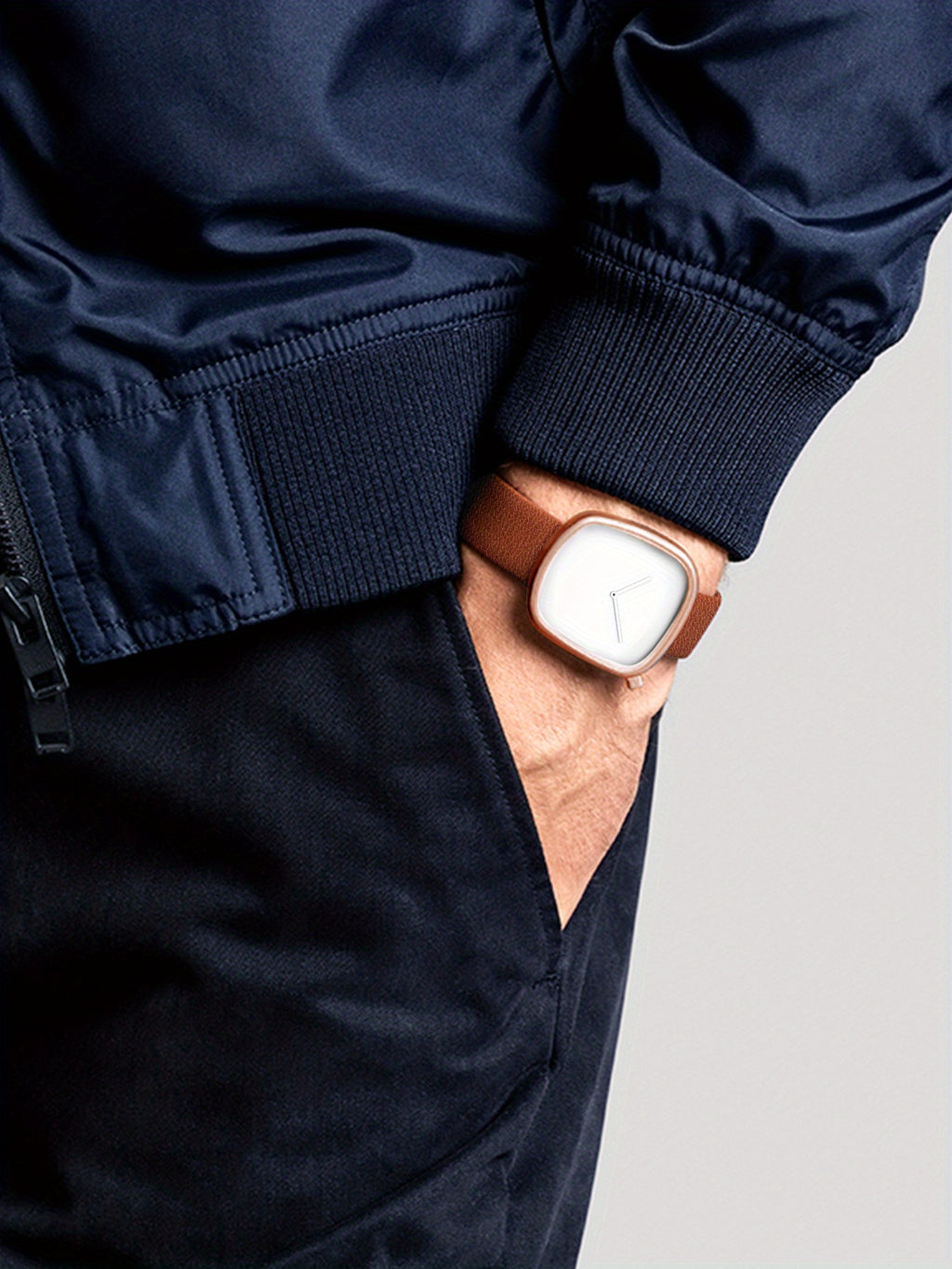 A Minimalist Square Watch With Pebble-like Design, Featuring No Scale, For Both Men And Women, With A PU Leather Strap