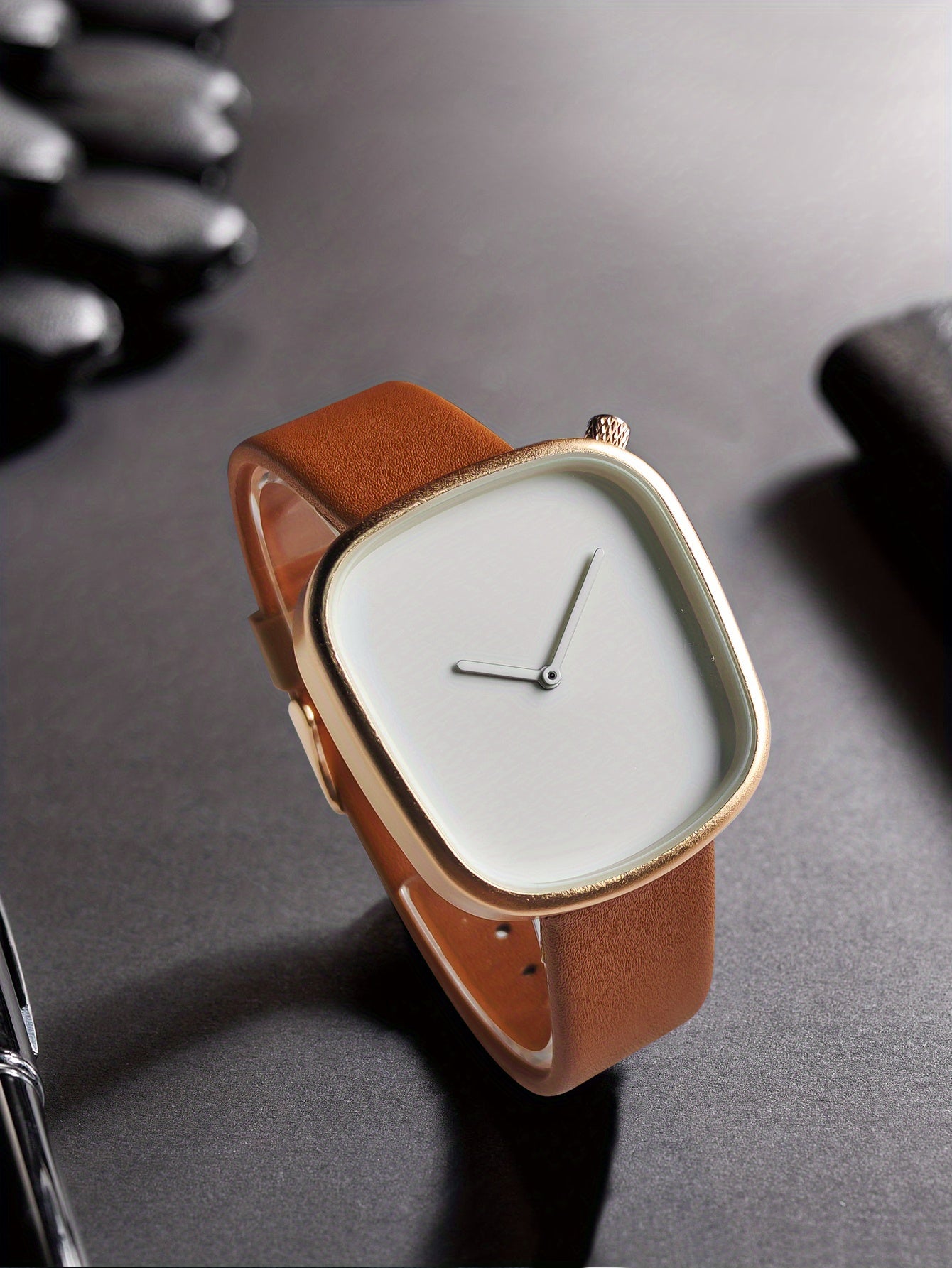 A Minimalist Square Watch With Pebble-like Design, Featuring No Scale, For Both Men And Women, With A PU Leather Strap