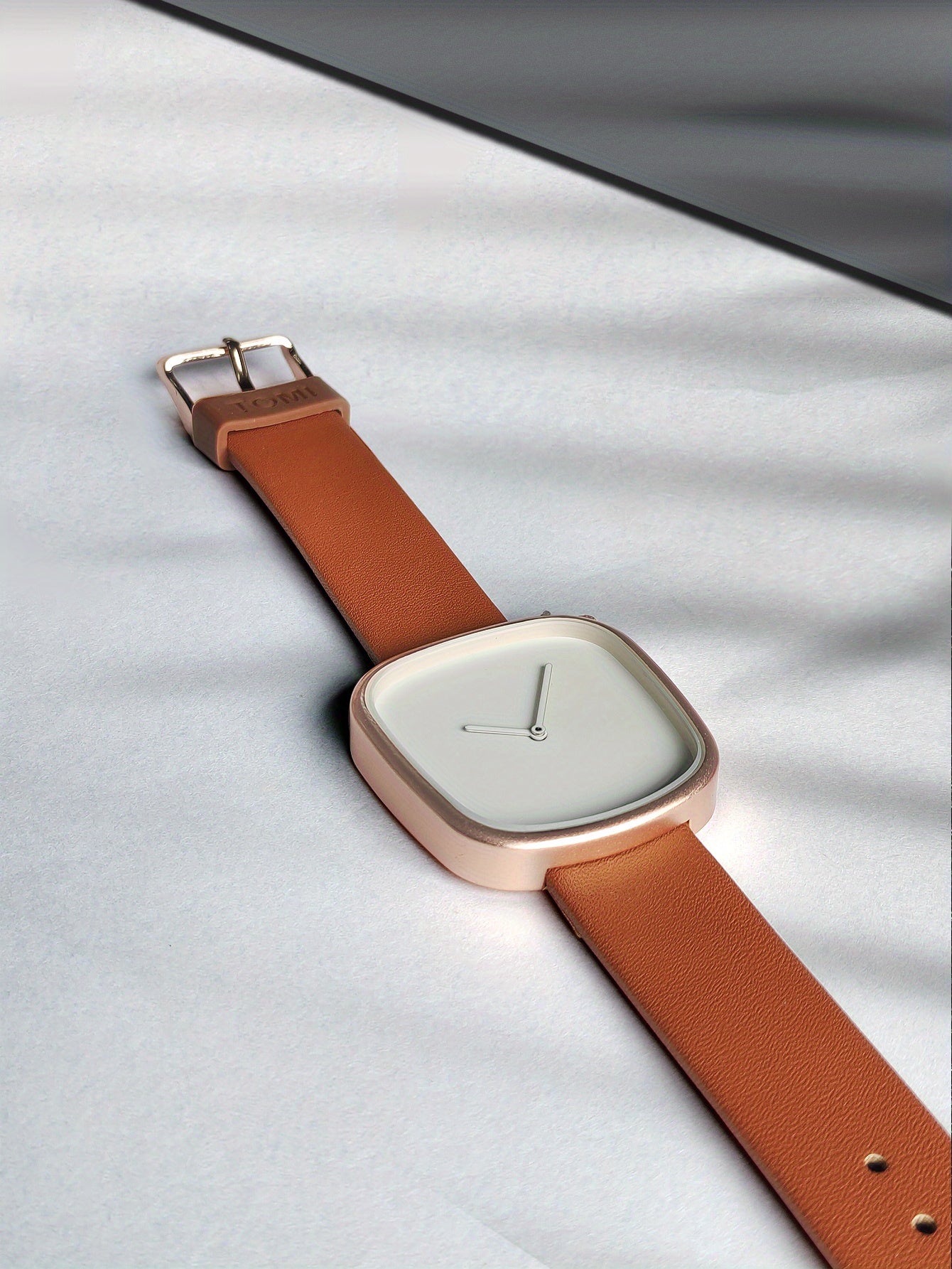 A Minimalist Square Watch With Pebble-like Design, Featuring No Scale, For Both Men And Women, With A PU Leather Strap