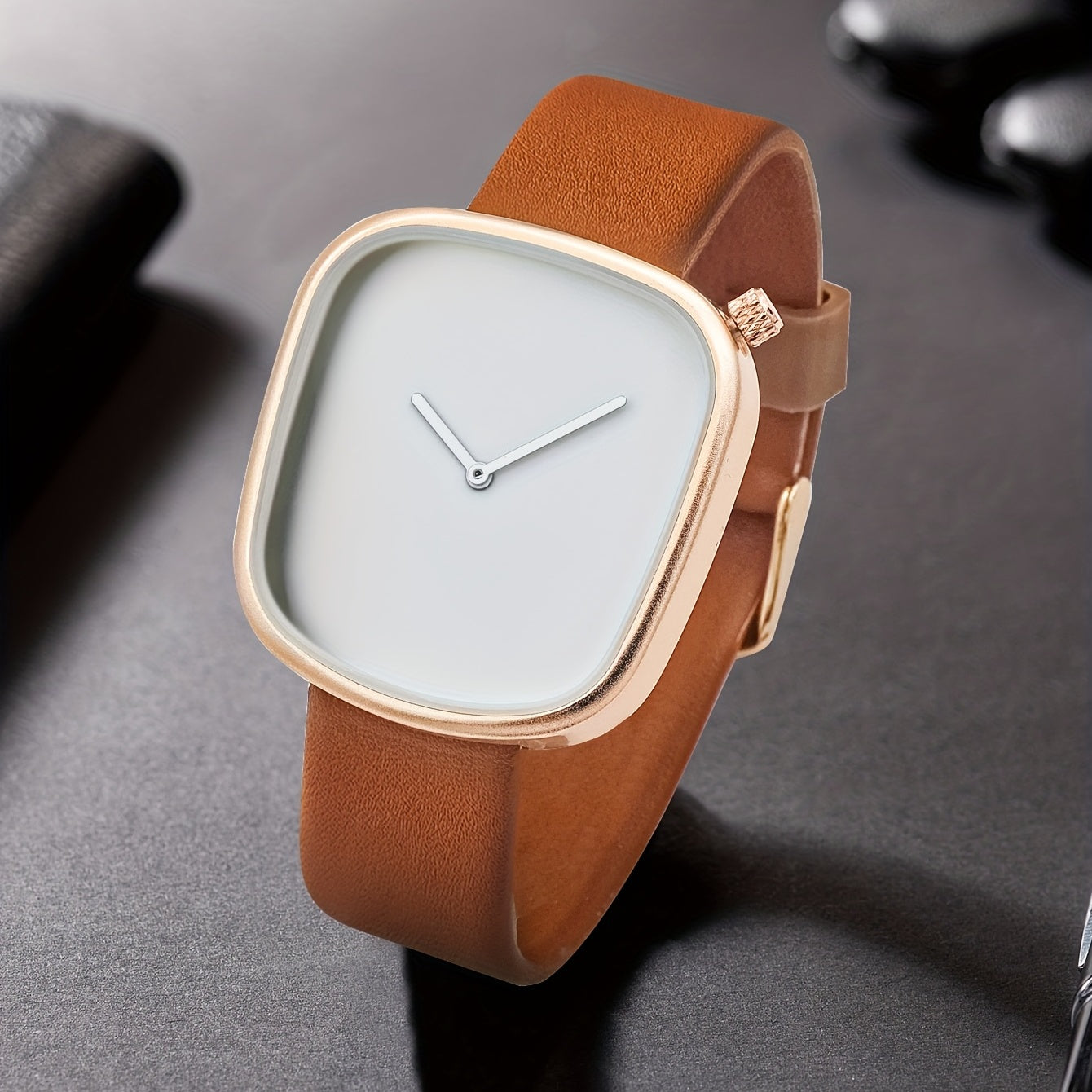 A Minimalist Square Watch With Pebble-like Design, Featuring No Scale, For Both Men And Women, With A PU Leather Strap