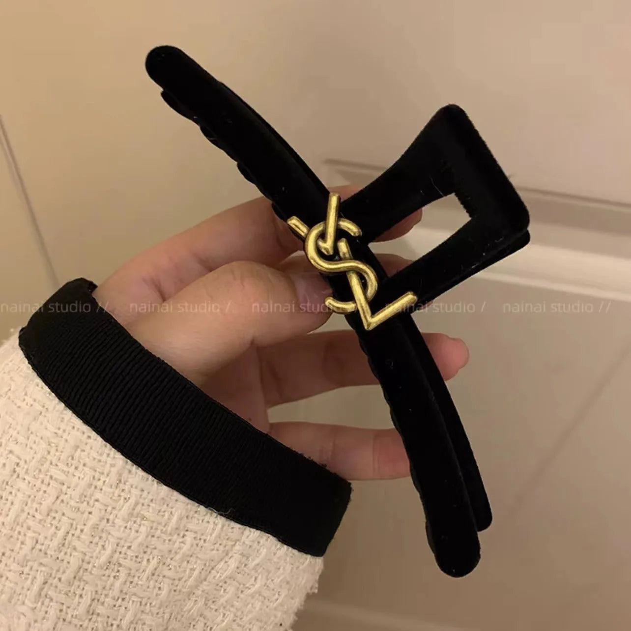 New Women Alphabet Hair Clip Black Velvet Clip For Women Fashion Elegant Hairgrip Vintage French Grab Clip Bow Spring Headwear