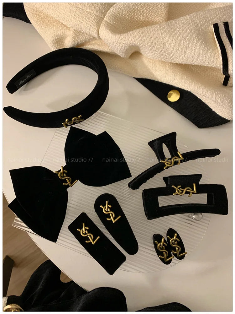 New Women Alphabet Hair Clip Black Velvet Clip For Women Fashion Elegant Hairgrip Vintage French Grab Clip Bow Spring Headwear
