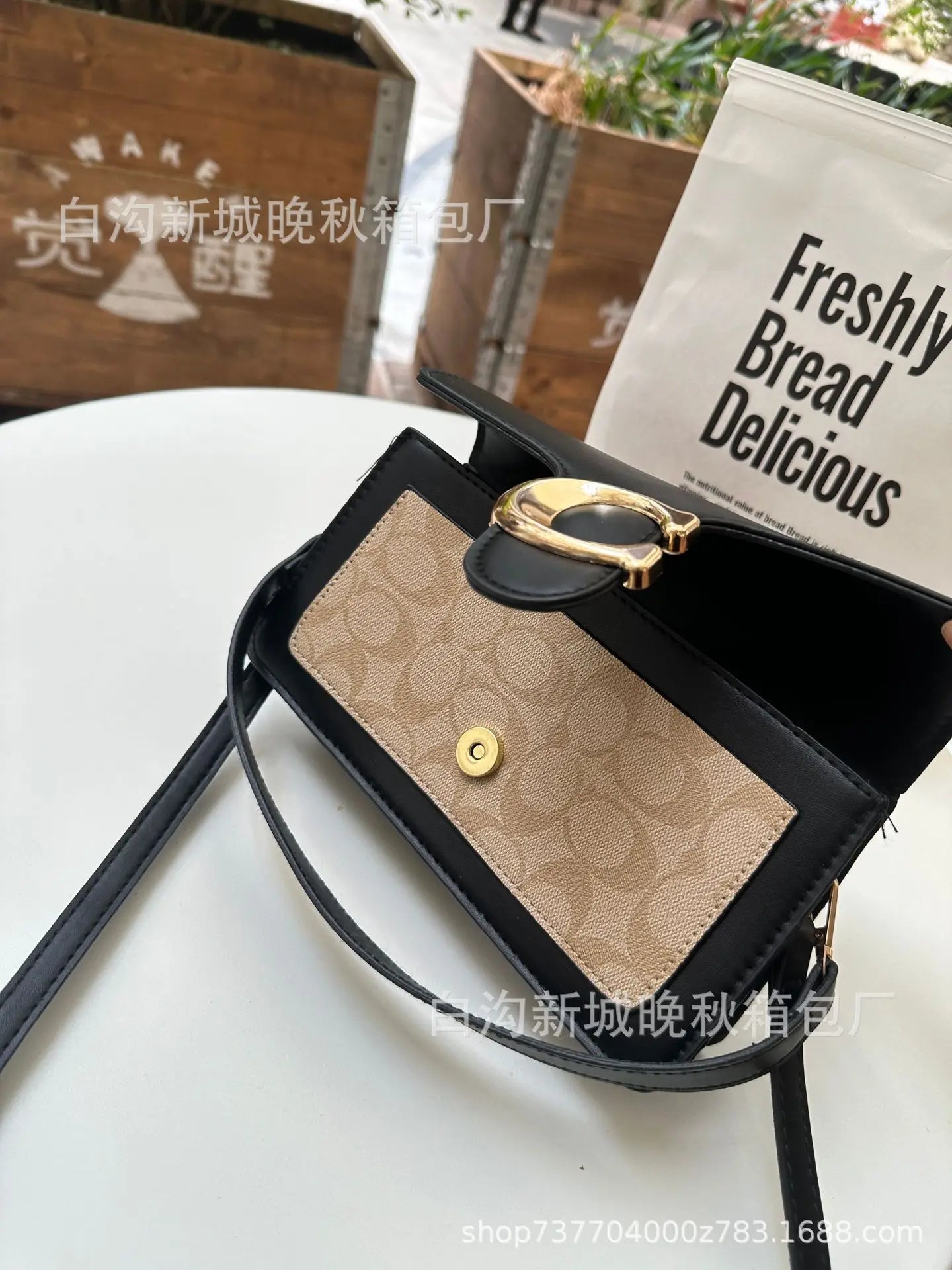 New Diamond Hand-mounted Chain Crossbody Bag Versatile Fragrance Underarm Shoulder Bag