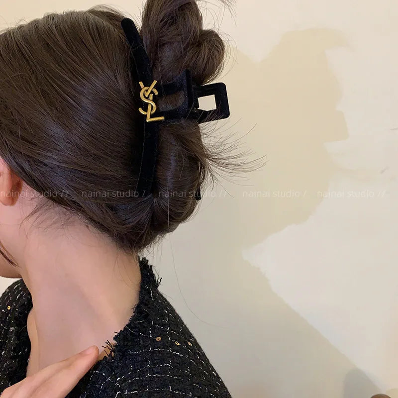 New Women Alphabet Hair Clip Black Velvet Clip For Women Fashion Elegant Hairgrip Vintage French Grab Clip Bow Spring Headwear