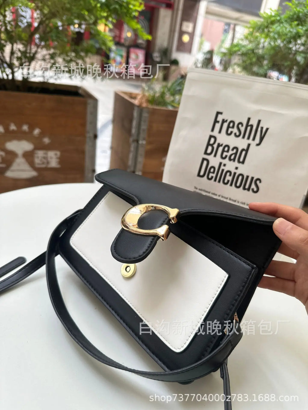 New Diamond Hand-mounted Chain Crossbody Bag Versatile Fragrance Underarm Shoulder Bag