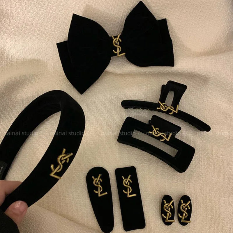 New Women Alphabet Hair Clip Black Velvet Clip For Women Fashion Elegant Hairgrip Vintage French Grab Clip Bow Spring Headwear