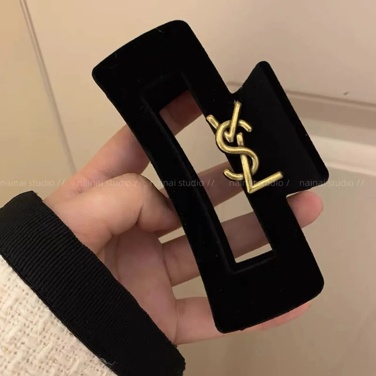 New Women Alphabet Hair Clip Black Velvet Clip For Women Fashion Elegant Hairgrip Vintage French Grab Clip Bow Spring Headwear