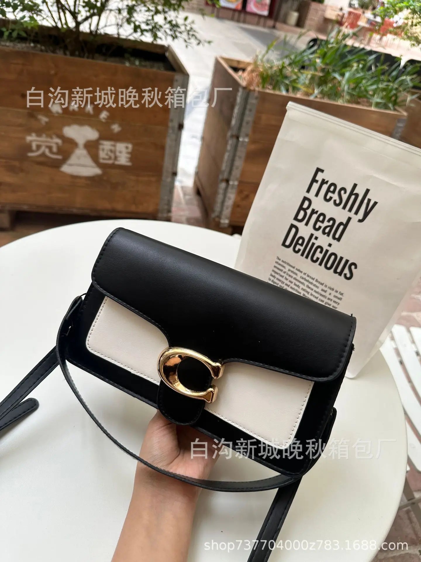 New Diamond Hand-mounted Chain Crossbody Bag Versatile Fragrance Underarm Shoulder Bag