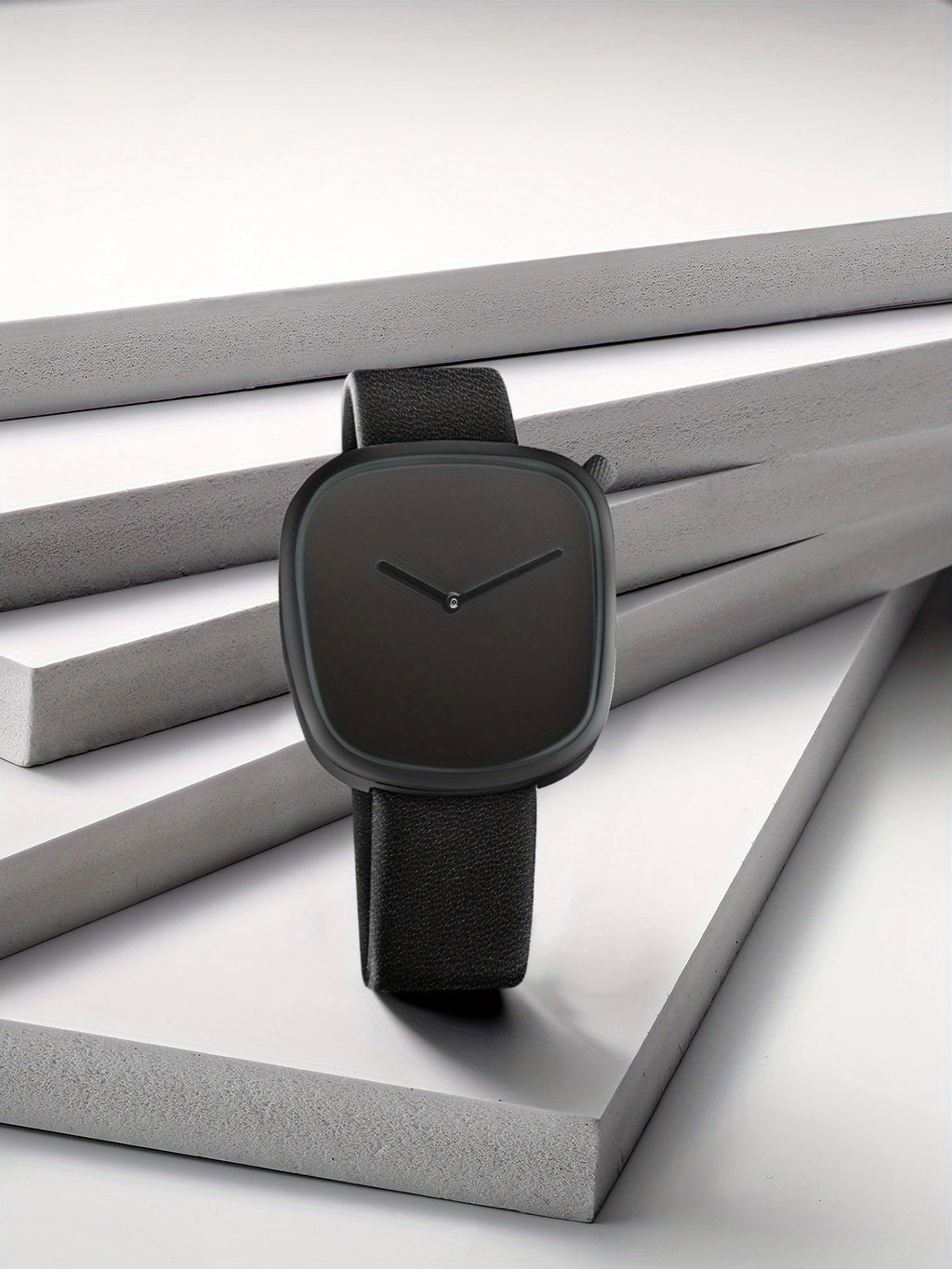 A Minimalist Square Watch With Pebble-like Design, Featuring No Scale, For Both Men And Women, With A PU Leather Strap